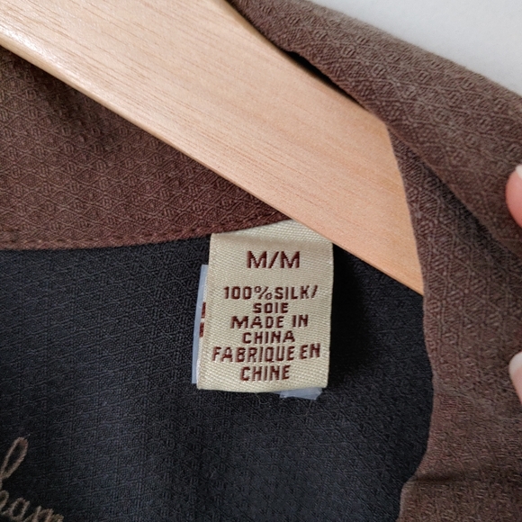 Tommy Bahama Silk Button Down Shirt Short Sleeves Size Medium Brown Black - Picture 15 of 16